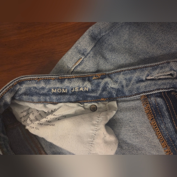 Classic Light Blue Women's Jeans - Picture 4 of 5